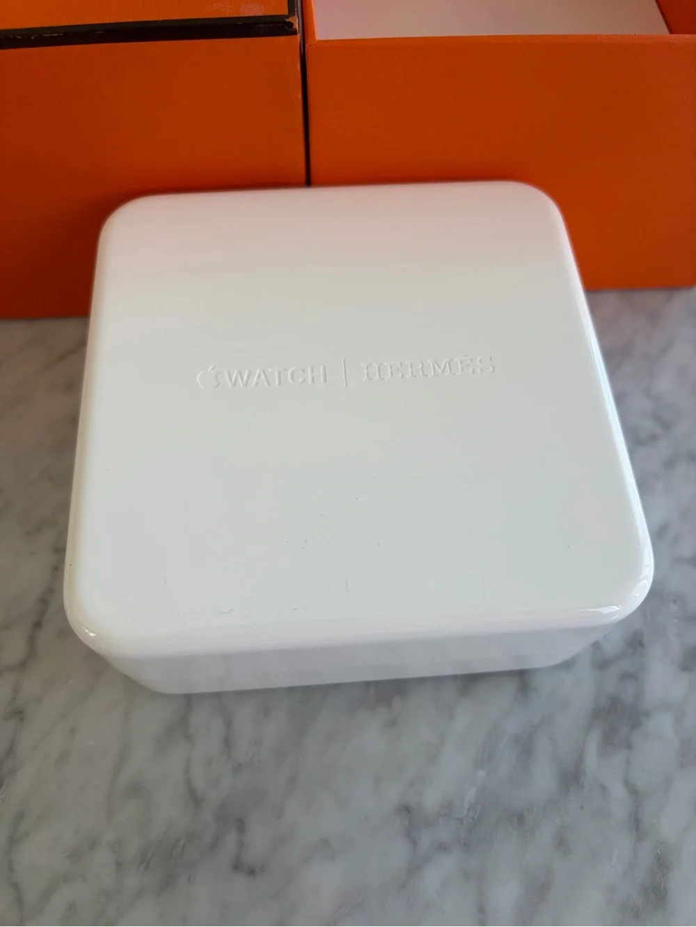Hermes authentic apple